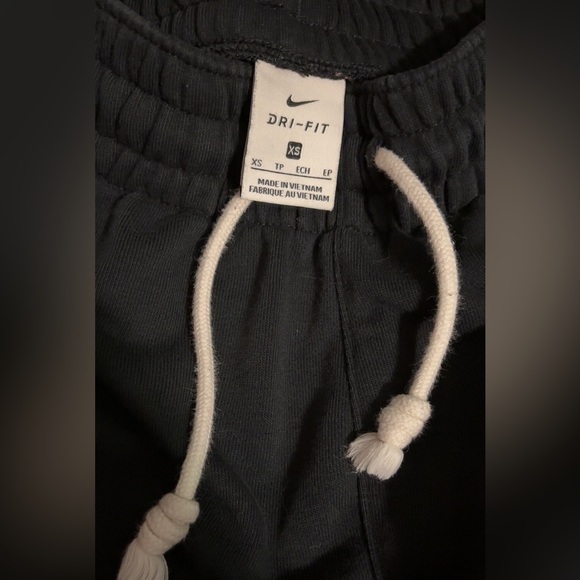 Nike Dri-FIT Swoosh Fly Standard Issue - Picture 6 of 6